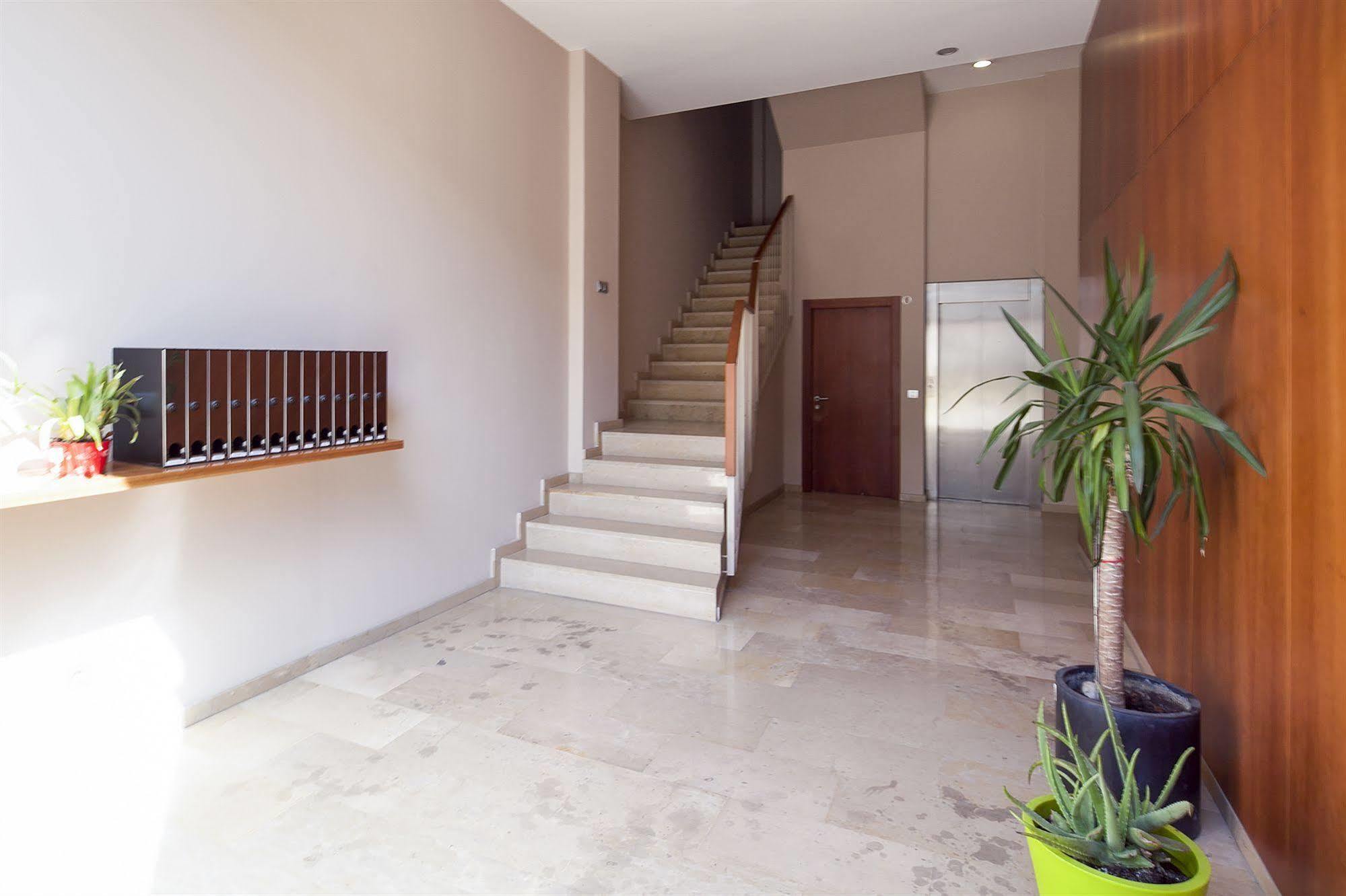 Inside Barcelona Apartments Mercat Экстерьер фото